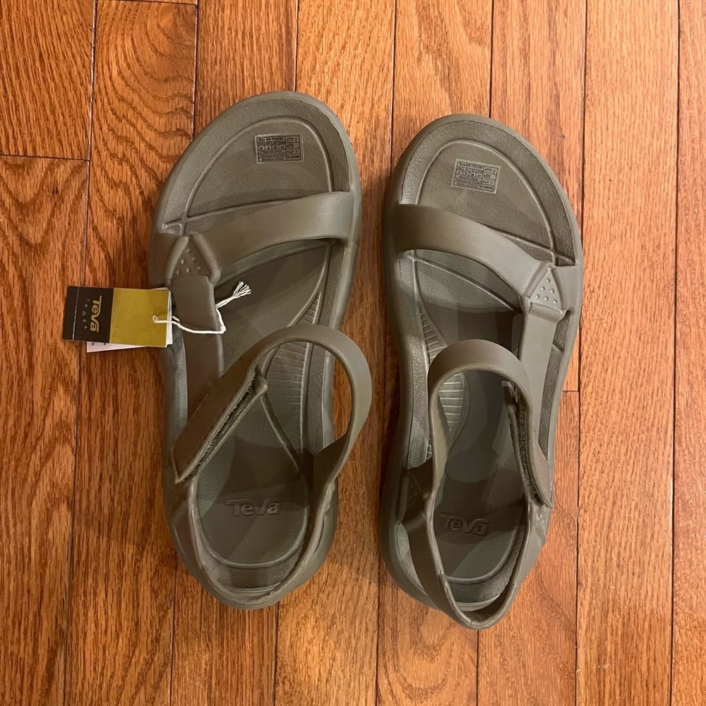 TEVA WOMEN'S HURRICANE DRIFT WATER Sport SANDAL SIZE 8
Burnt Olive